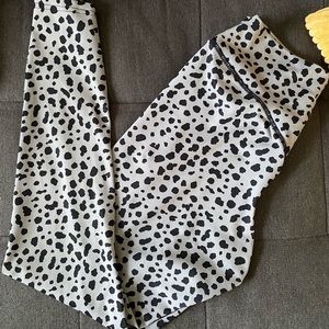 Balance athletica midnight snow leopard legging
